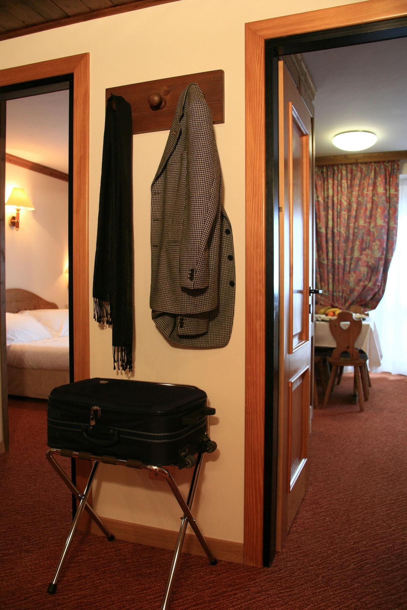 Hotel Alaska Cortina Cortina d'Ampezzo Exterior photo