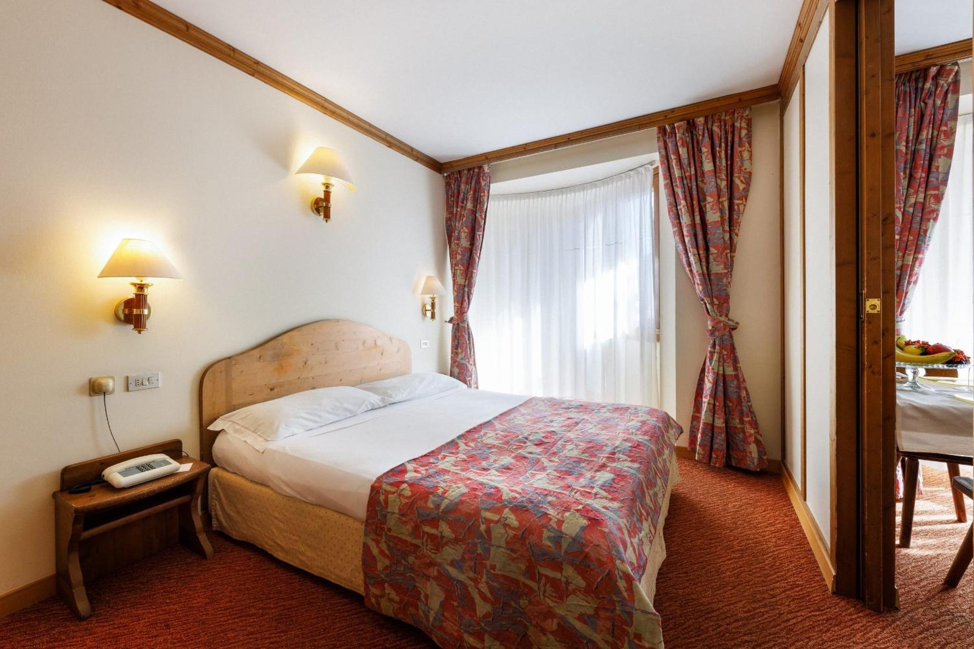 Hotel Alaska Cortina Cortina d'Ampezzo Exterior photo