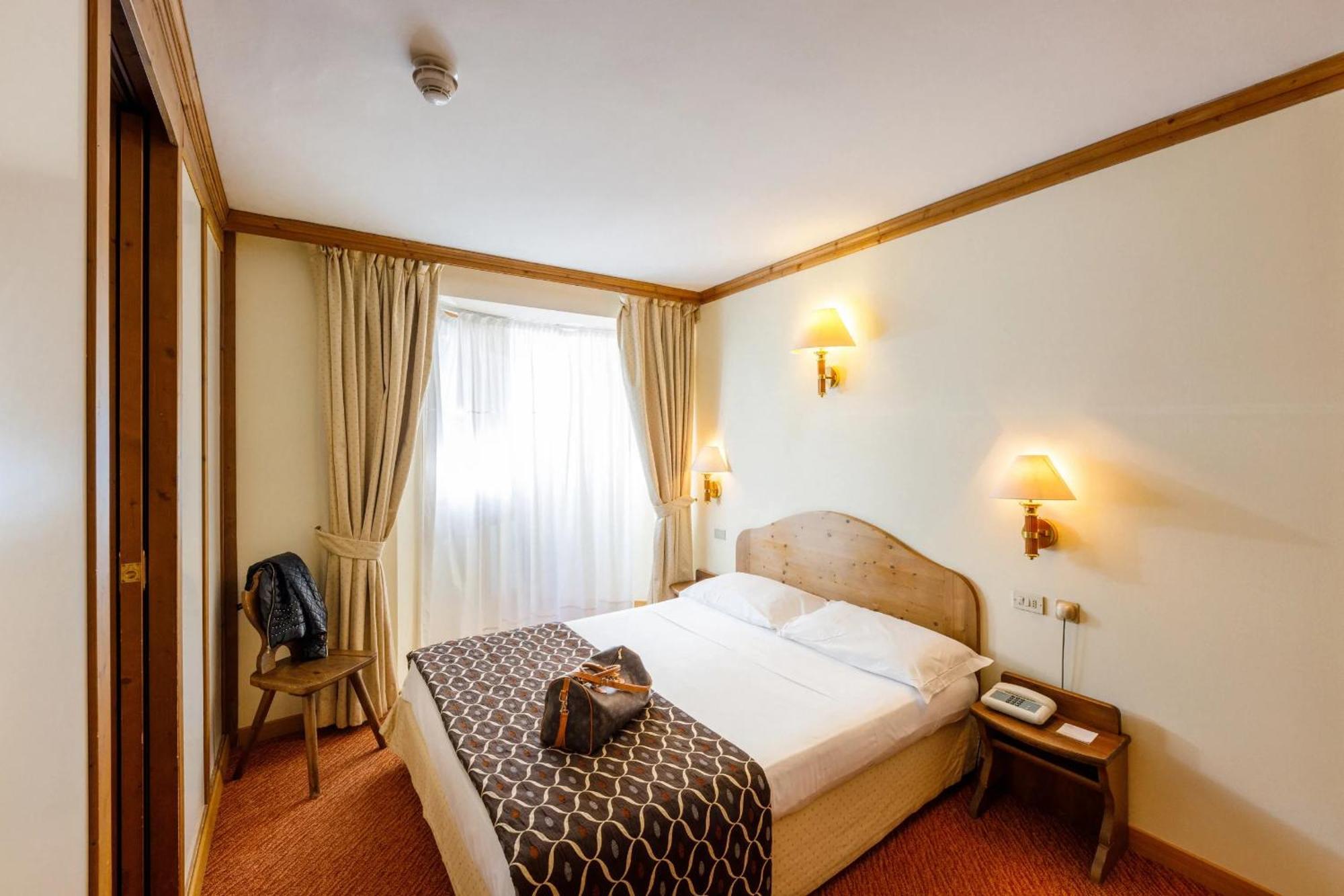 Hotel Alaska Cortina Cortina d'Ampezzo Exterior photo