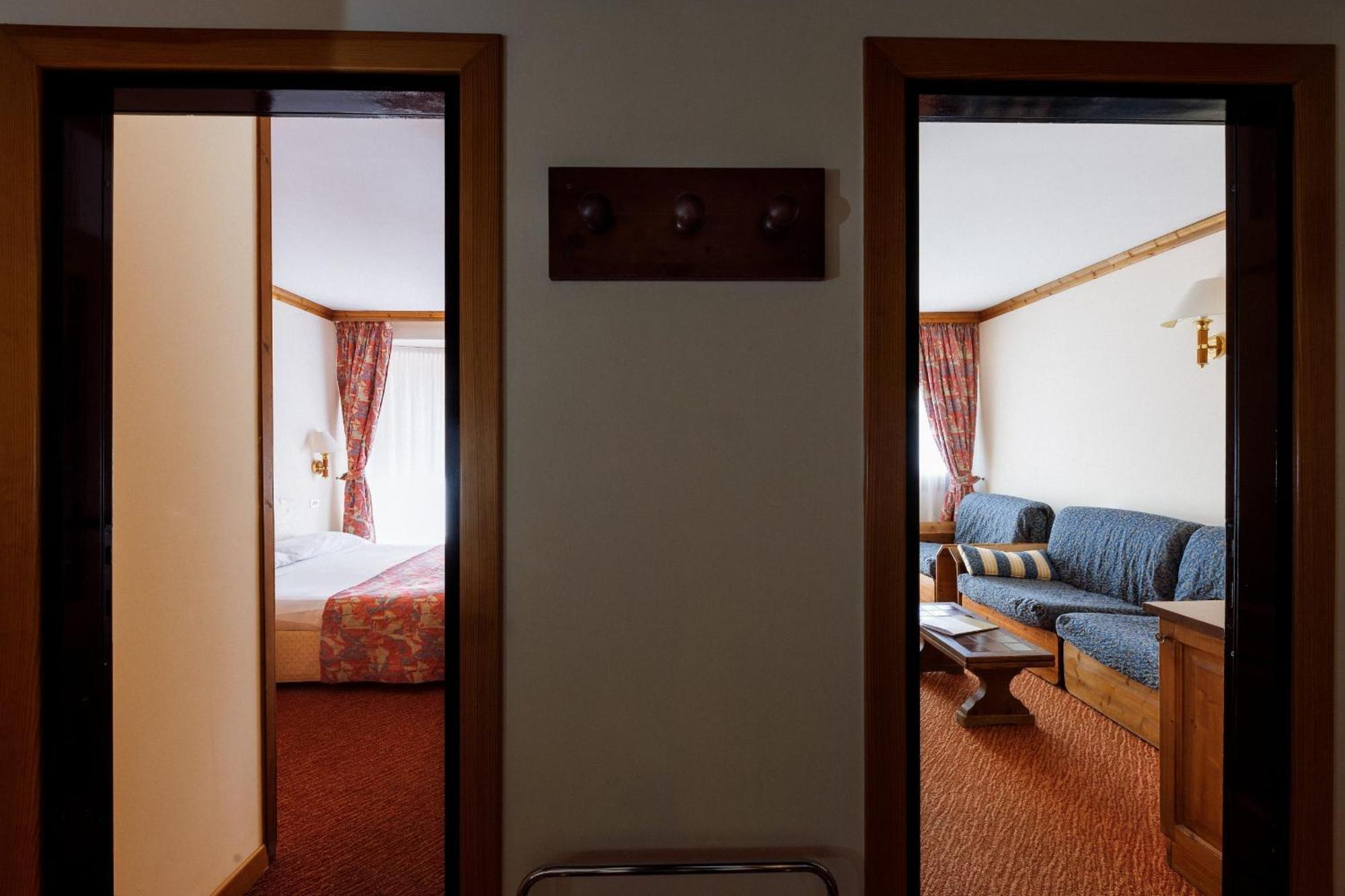 Hotel Alaska Cortina Cortina d'Ampezzo Exterior photo