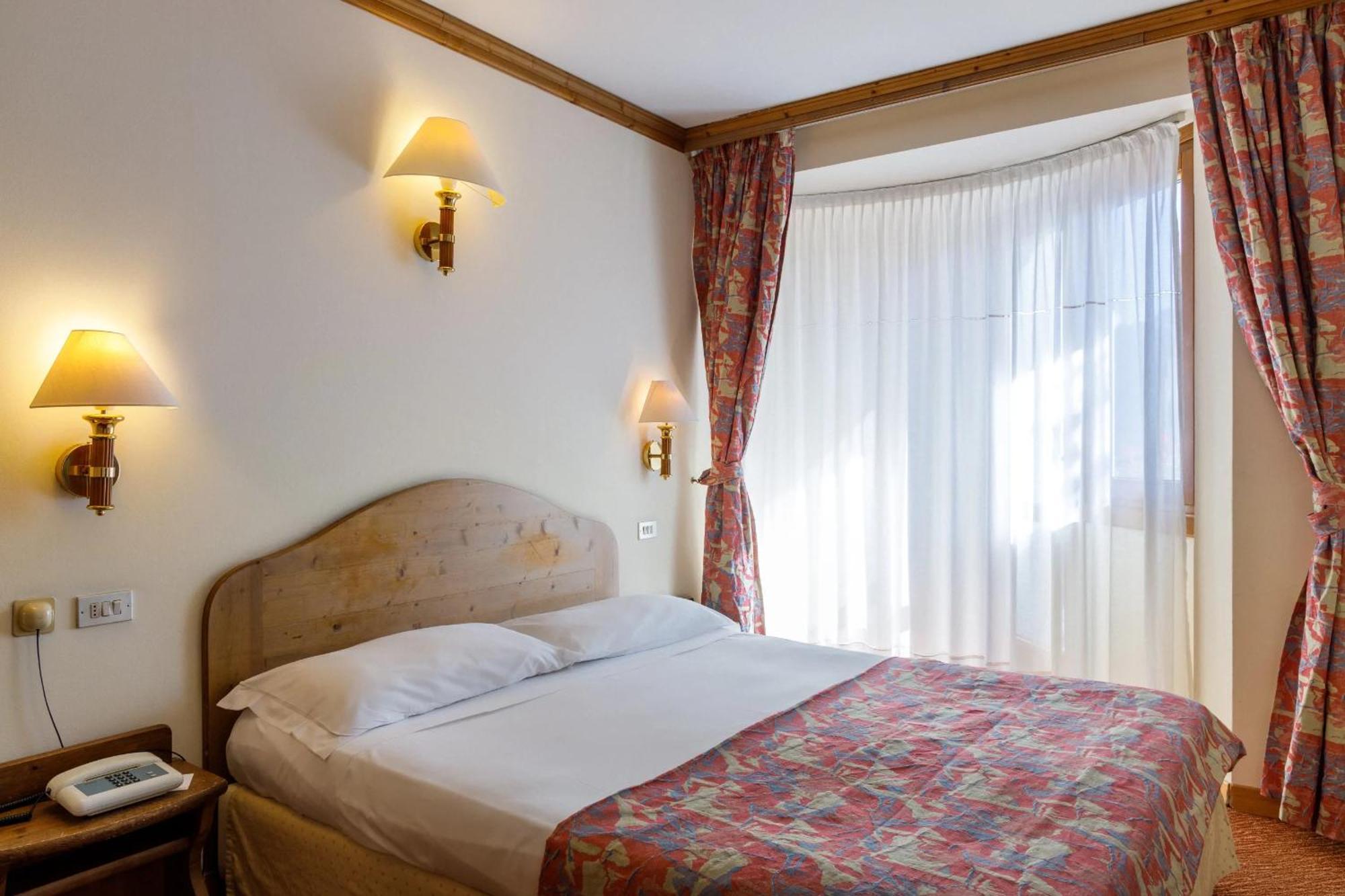Hotel Alaska Cortina Cortina d'Ampezzo Exterior photo