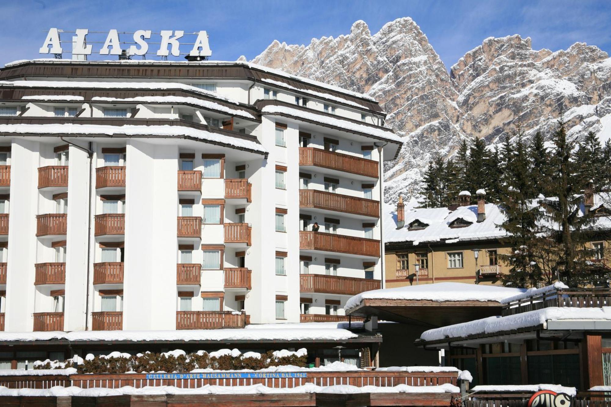 Hotel Alaska Cortina Cortina d'Ampezzo Exterior photo