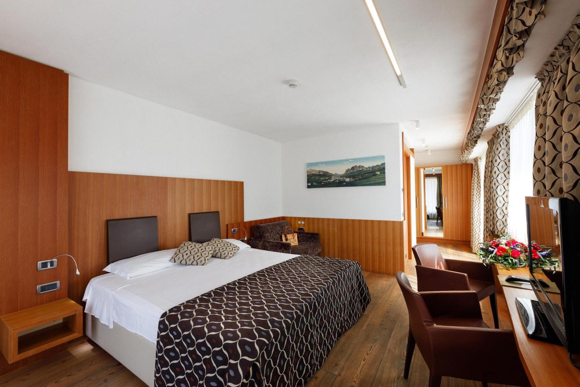 Hotel Alaska Cortina Cortina d'Ampezzo Exterior photo