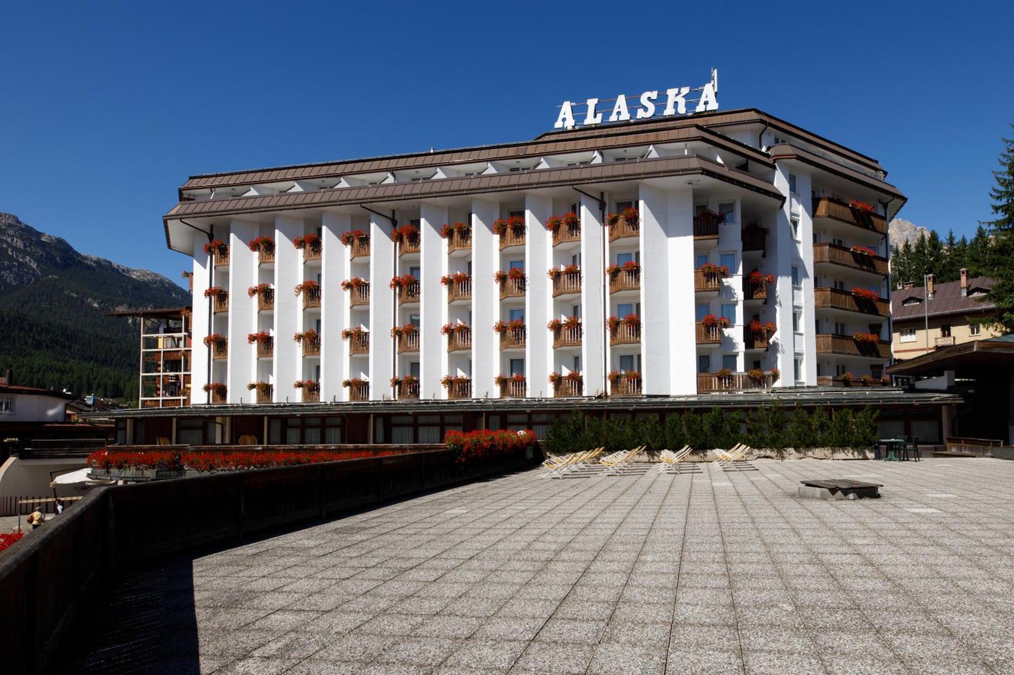 Hotel Alaska Cortina Cortina d'Ampezzo Exterior photo