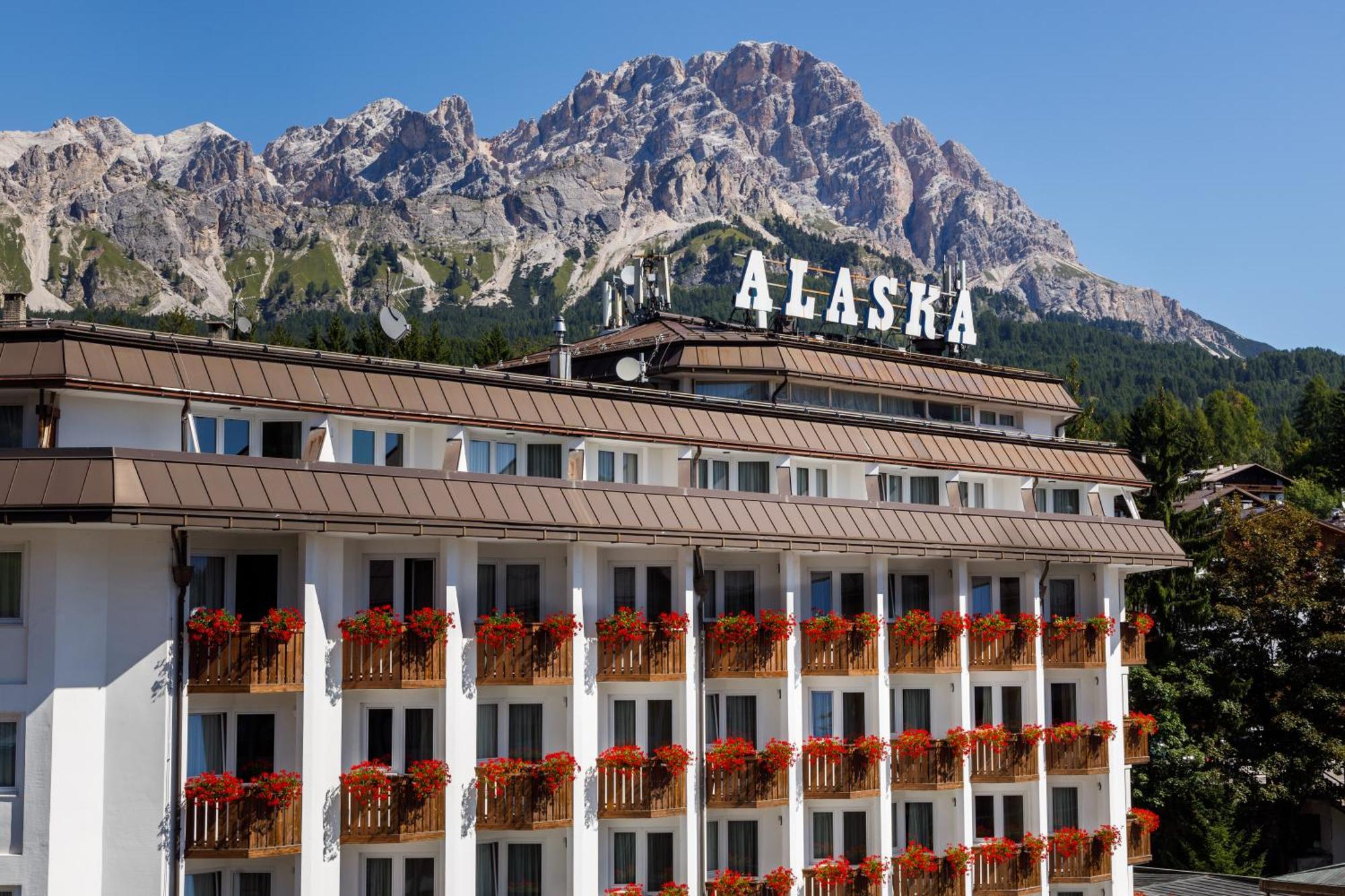 Hotel Alaska Cortina Cortina d'Ampezzo Exterior photo