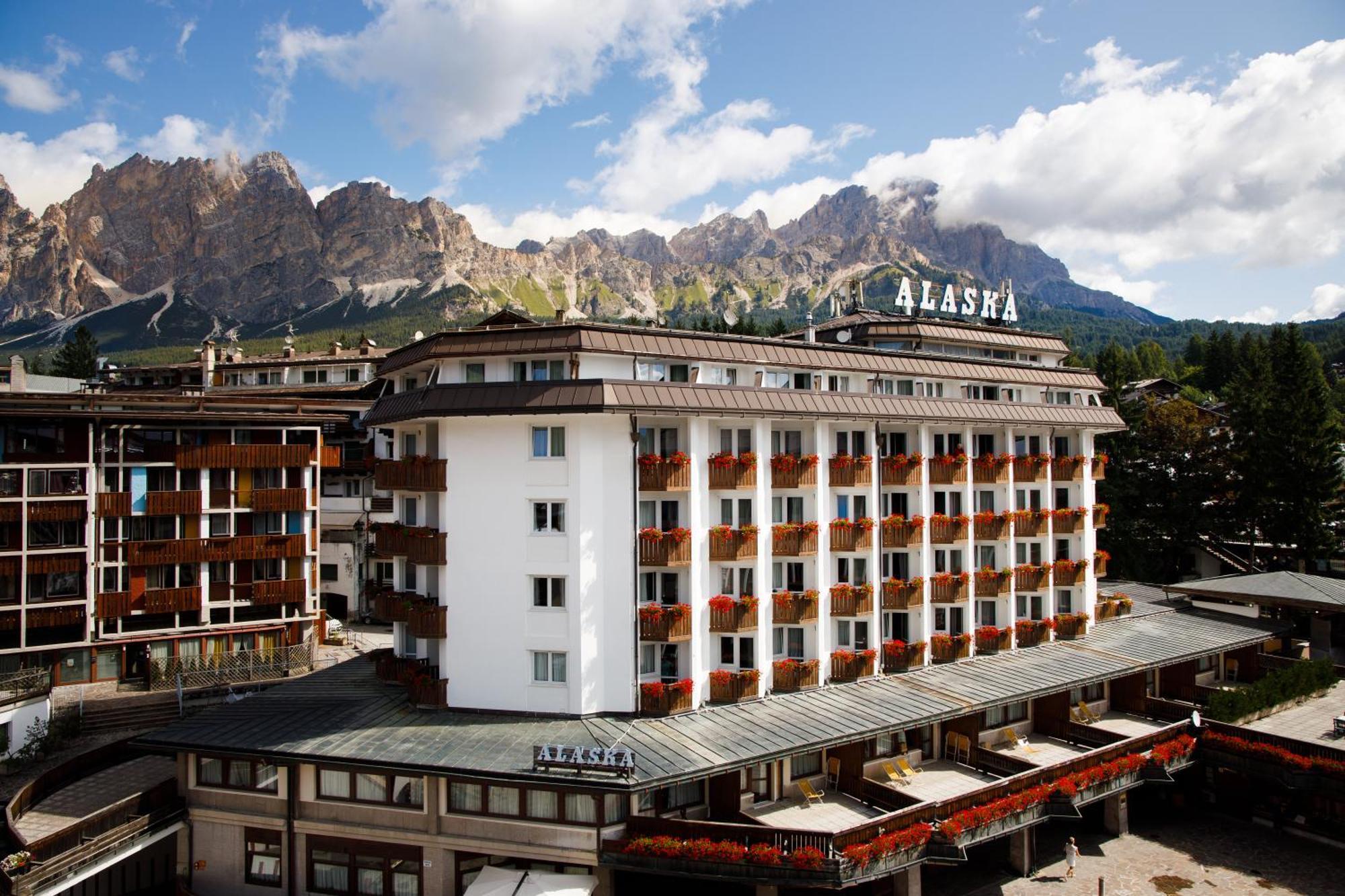 Hotel Alaska Cortina Cortina d'Ampezzo Exterior photo