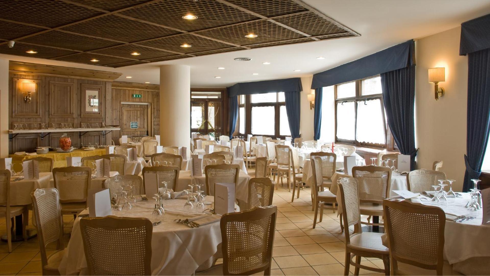 Hotel Alaska Cortina Cortina d'Ampezzo Exterior photo