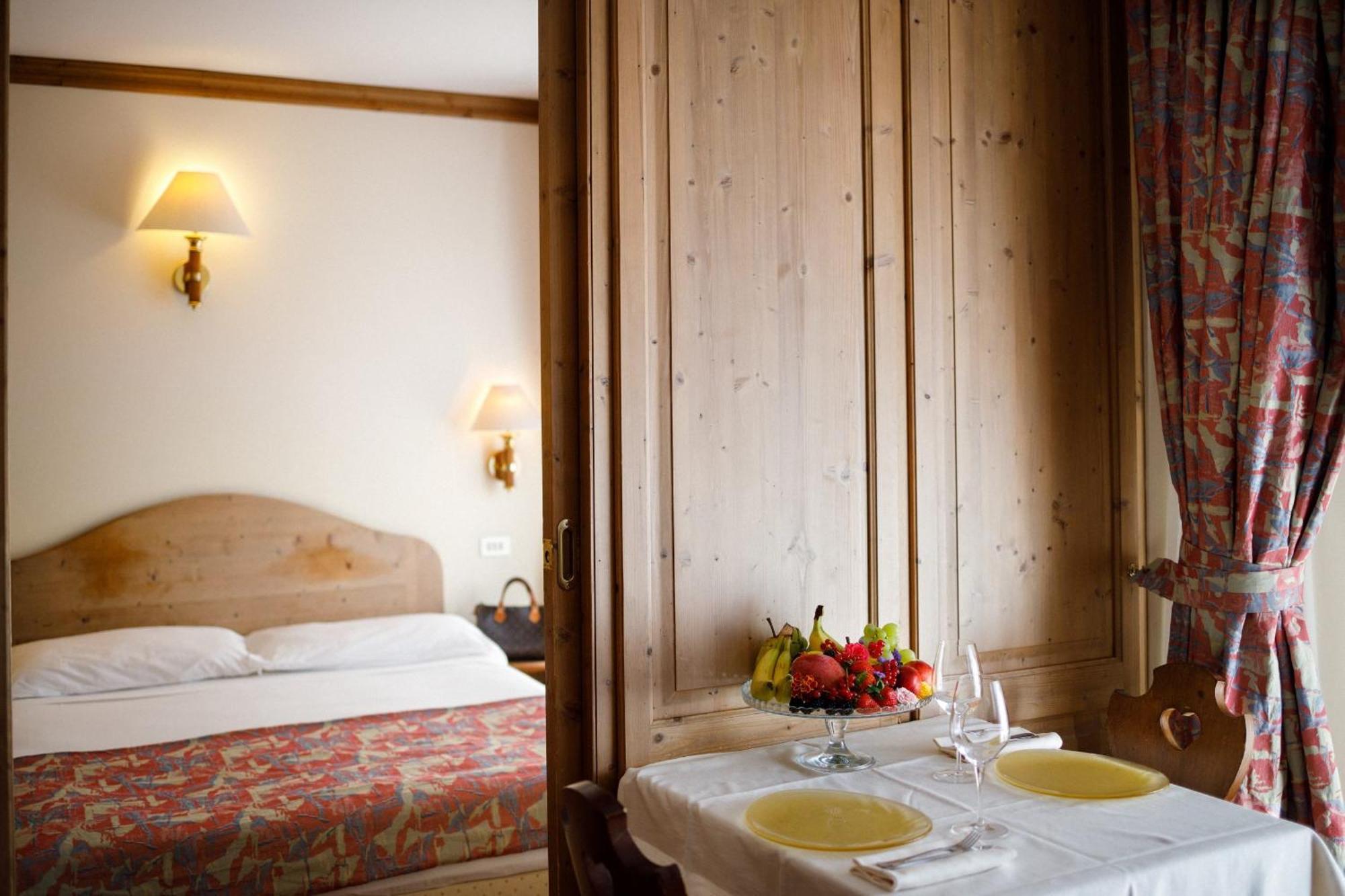 Hotel Alaska Cortina Cortina d'Ampezzo Exterior photo