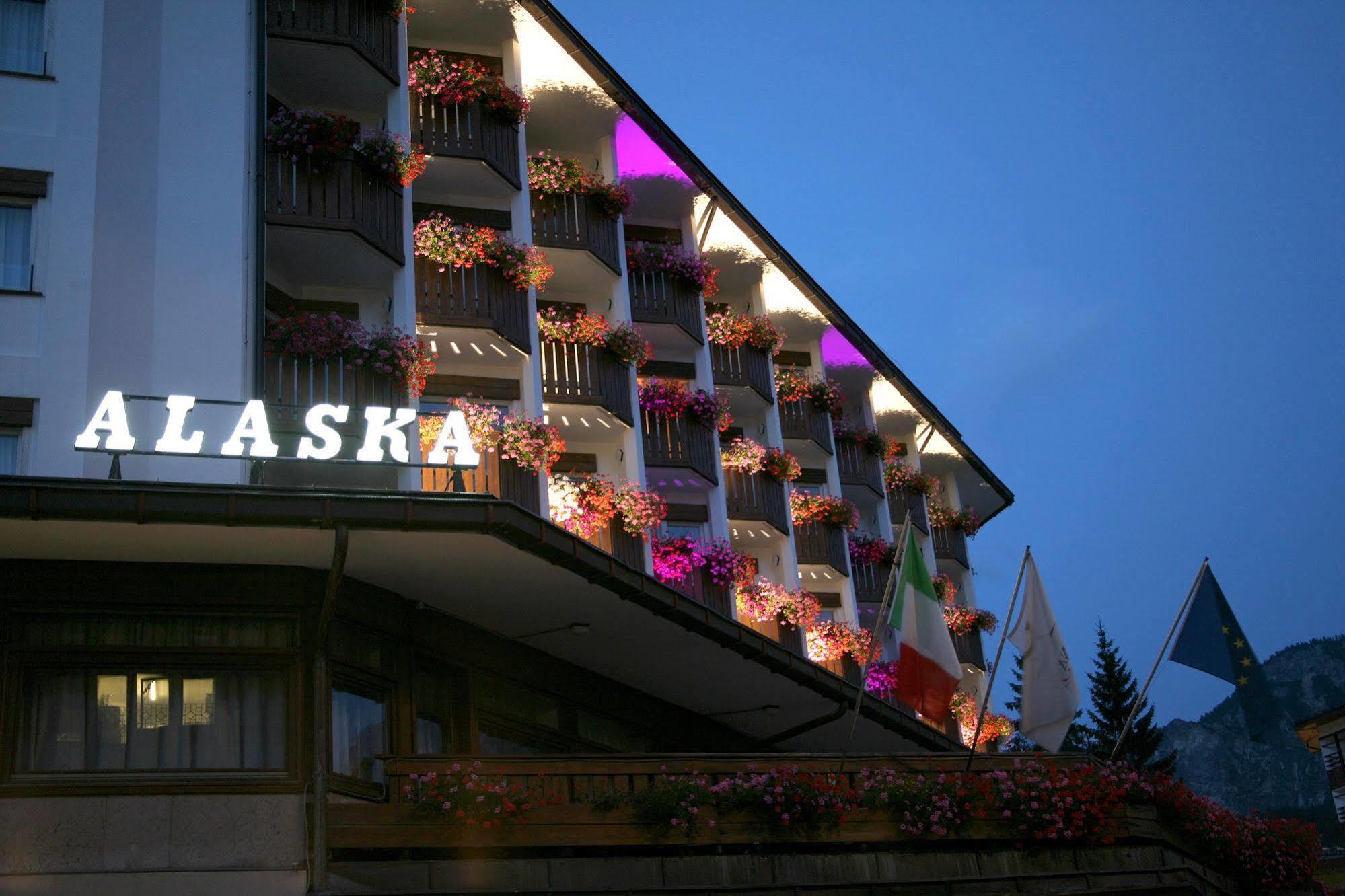 Hotel Alaska Cortina Cortina d'Ampezzo Exterior photo